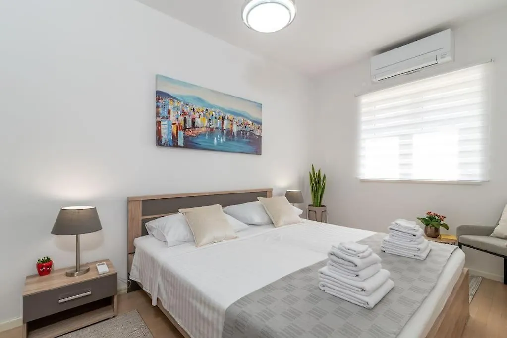 Beachfront Apartment With Parking Slatine 0*,  Croatia
