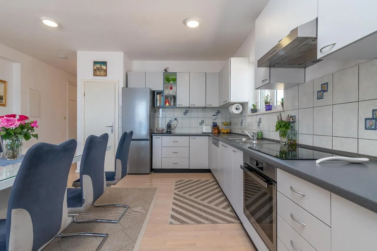 Beachfront Apartment With Parking Slatine